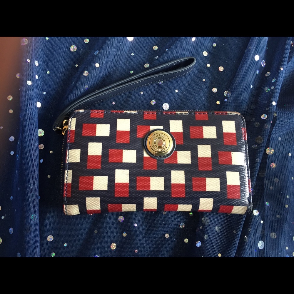 TOMMY HILFIGER Wallet Wristlet w IPhone 6 Pocket - Picture 1 of 6